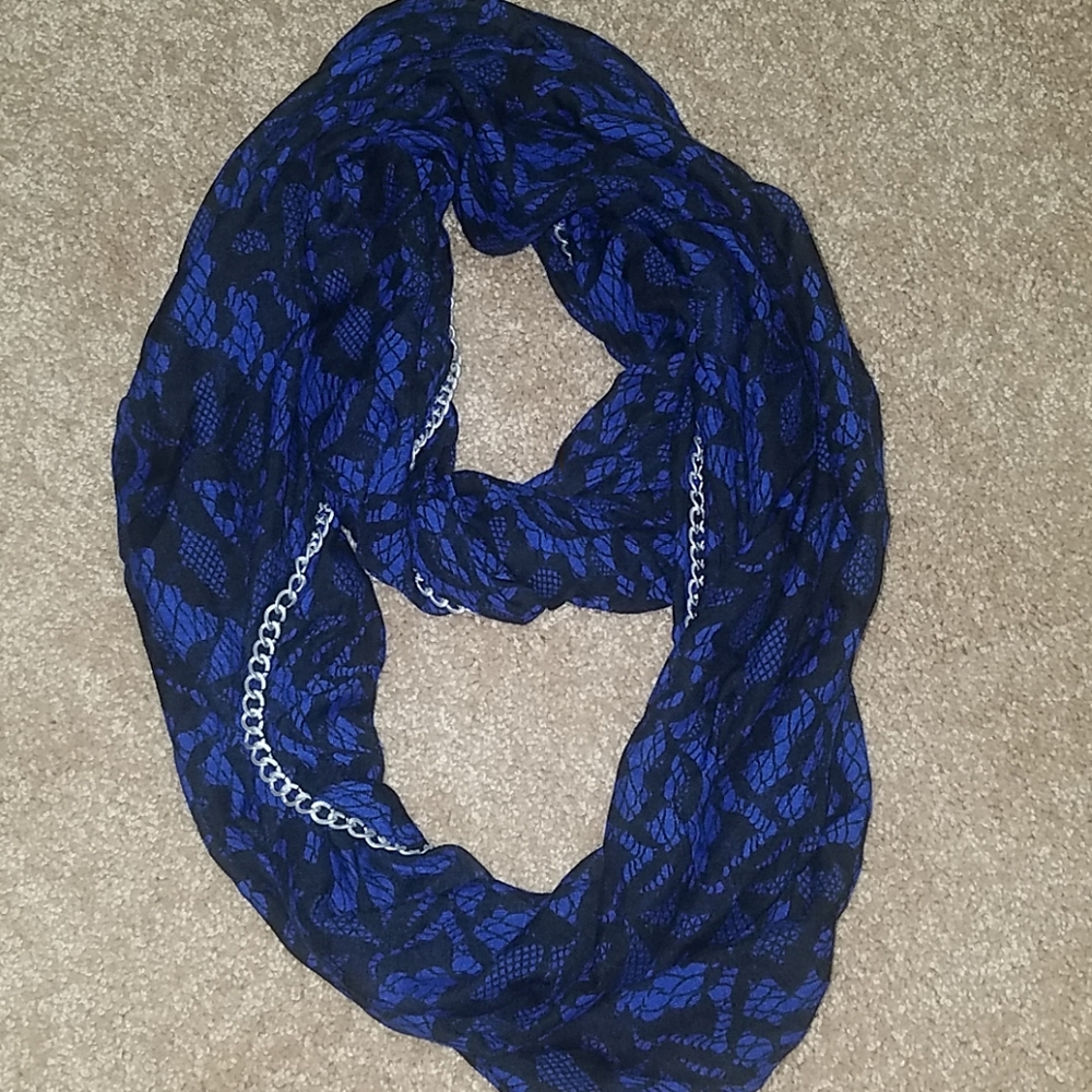 Nwot Betsey Johnson infinity scarf